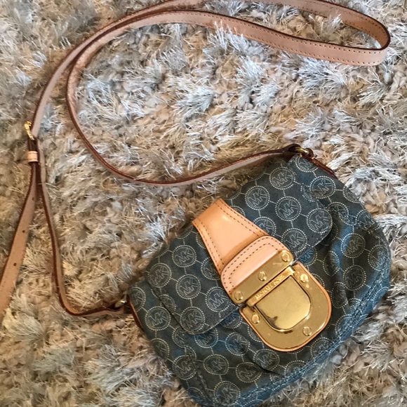 Beautiful Michael Kors crossbody - Picture 3 of 6